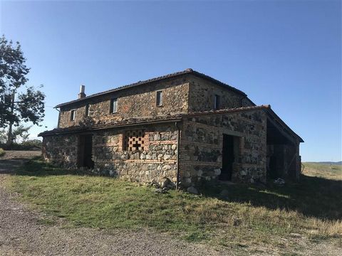 RADICOFANI (SI): 91 ha farm for sheep breeding composed of: - land of approximately 60 ha used as hillside arable land with the relative CAP titles; - land of about 31 ha used as coppice woodland; - farmhouse of 400 sqm on two levels with various fun...