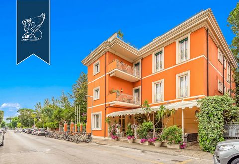 This prestigious hotel is for sale in the most popular area of Forte dei Marmi, right on the shopping street and just 80 metres from Versilia's sea. The internal surface of this four-storey building, is 1,265 sqm and it offers, in addition to 25...