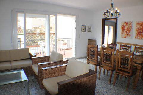 The apartment is located in Rosas (in Catalan Roses), a Spanish municipality in the province of Gerona, Catalonia. It is situated in a well-connected neighborhood, at 100 m from the sand beach, 600 m from a supermarket, 550 m from the bus station. Ro...