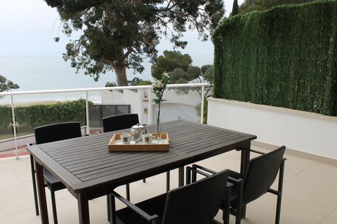 Wohnung in einer der idyllischsten Gegenden der Küste von Girona. Dieses Apartment bietet Platz für 6 Personen, einen Gemeinschaftspool und direkten Zugang zum Strand von Almadraba. Alle Apartments verfügen über eine eigene Terrasse mit Blick auf die...