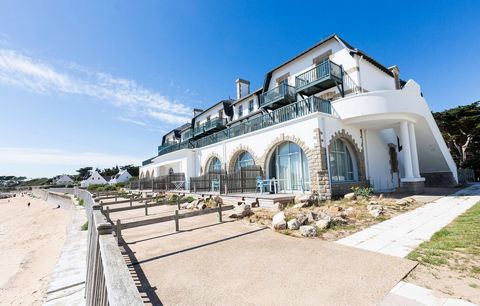 La residencia está a sólo 2 km del centro de Batz-sur-Mer ya 1,5 km de la estación de TGV de Le Croisic, en un parque arbolado privado de 2 hectáreas. Los cuatro edificios que componen la residencia se sitúan sobre una franja de arena de la playa, or...