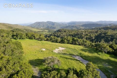 En la exclusiva comunidad Teháma imaginada por Clint Eastwood se encuentra The Cielo, una propiedad de 10.93 acres elevada en lo alto de la península con impresionantes vistas de las montañas de Santa Lucía al sur y los cañones boscosos y laderas de ...