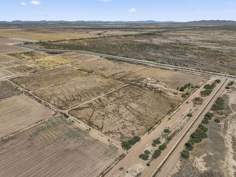 If you are looking for your chance to homestead in Arizona this is your perfect opportunity. Totaling 35.31 +/- acres in two separate Pinal County parcels (500-11-034U & 500-11-034T). This is an extremely diverse property with a septic tank, resident...
