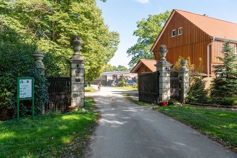Ten dom wakacyjny mieści się w pobliżu niewielkiego miasteczka Celle. Ten cudowny dom drewniany w stylu skandynawskim stoi w sercu Pustaci Lüneburskiej. Goście mogą rozkoszować się słońcem na prywatnym tarasie przed domem. Miłośnicy przyrody będą w s...