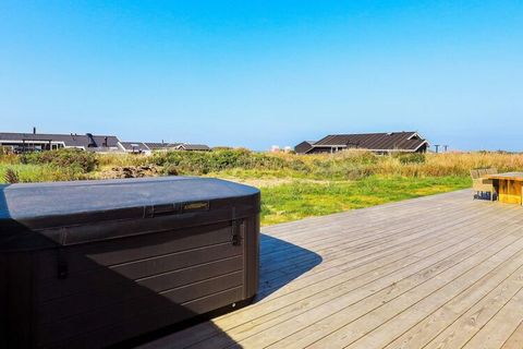 Modern cottage from 2021 in quality materials with outdoor whirlpool and beautiful location overlooking the North Sea. A house with every conceivable comfort for the guest, which does not compromise on either taste or quality. You enter the entrance ...
