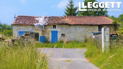 A21943LNL16 - In a hamlet in Combiers, this stone house is set in 822m2 of wooded land with uninterrupted views over the countryside and currently offers 2 bedrooms. Information about risks to which this property is exposed is available on the Géoris...