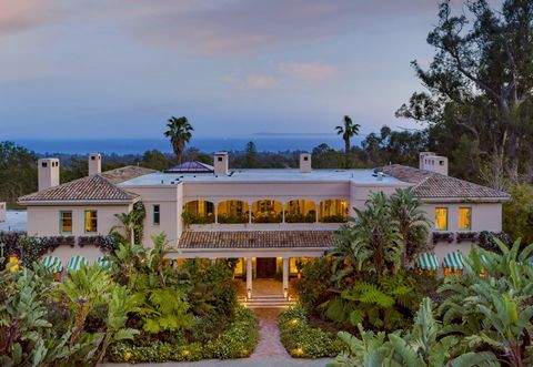 In 1917 renowned Santa Barbara architect Francis T. Underhill was commissioned to design this gorgeous Mediterranean Villa Estate outdoing all his other masterpieces. Today, after a 15-year exhaustive restoration completed in 2017, Far Afield deliver...