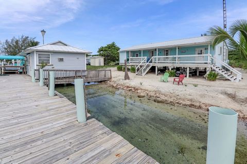 Cracker Shack is in the peaceful community of Port Royal South Bimini, just feet from a white sandy beach with access to offshore snorkeling, nesting turtles, and other activities. Sitting on a 12,500sqft lot, Cracker Shack is a fully furnished 2 bed...