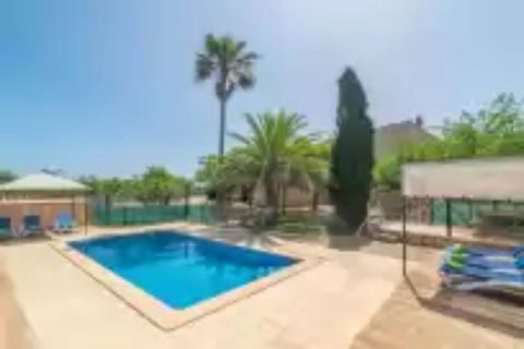 Great country house with a private pool on the outskirts of Porto Cristo, very close to Cala Magrana, Cala Anguila, and Cala Mandia. It has a capacity for 6 guests. Outside the property, the refreshing saltwater pool stands out, measuring 8 x 4 meter...