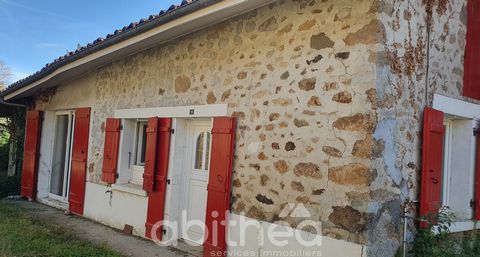 10 minutes from Rochechouart in a hamlet of CHERONNAC (87600) come and discover this house in exposed stones including a separate kitchen, a dining room/living room, a bedroom, a shower room, toilet and a pantry to be insulated with a door that gives...