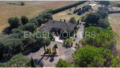 STUNNING LUXURY ESTATE IN CORNELLA DEL TERRI In an idyllic corner of natural beauty in Cornellà del Terri, you will find this impressive property that captivates with its elegance and spaciousness. With a total of 18,000 m² of land and a majestic 592...