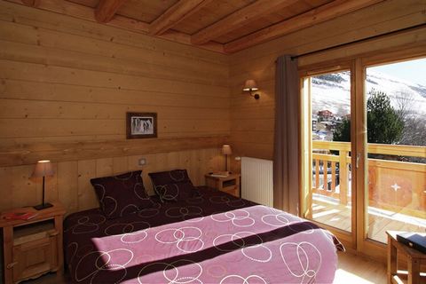 With a high level of certainty of snow and many sun-hours, the ski area of Les 2 Alpes offers many opportunities for lovers of winter sports of all levels. This chalet consists of two recently renovated homes. The comfortable homes have their own ent...