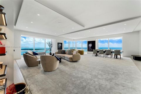 This spectacular newly renovated contemporary corner unit at the exclusive Four Seasons Miami offers 3BR/4+1BA & 3,913 SF of beautifully proportioned interiors w/amazing unobstructed views far as the eye can see over Biscayne Bay, Miami Beach, Atlant...