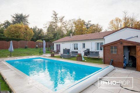 Immo-Pop the fixed price agency offers this house Type 4 of 94 m² on a plot of 1000 m² with swimming pool, facing East / West, 10 minutes walk from the center of the town of La Tour-de-Salvagny 20 km from Lyon, close to shops, schools and transport (...