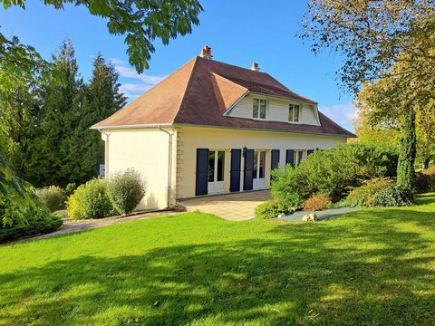 Located 25 minutes from the Vendôme-Villiers-sur-Loir TGV station, 25 minutes from the Ferté Bernard motorway, and 2 hours from Paris. Come and discover this charming modernized and very well maintained 70's handcrafted pavilion, where all you have t...