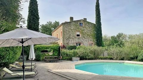 Située en Drôme provençale, à la limite du Vaucluse, cette belle bastide de 365m2 est nichée au milieu des vignes et des oliviers sur un terrain de 1,2 hectare agrémenté de chênes centenaires, de noyers et d'oliviers. La maison se compose de la maniè...