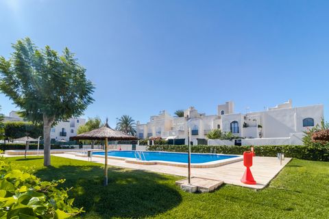 Offering a public pool, AZAHAR DEL MAR is located in Torrevieja. It features a private terrace. The apartment consists of 1 bedroom and a living room with a flat-screen TV. The air-conditioned unit is equipped with a kitchen. Habaneras Torrevieja sho...