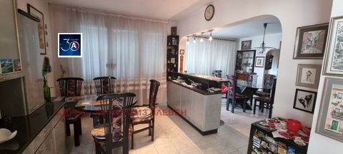 Agency ''Address'' real estate Pleven presents to your attention a large apartment near the pizzeria ''Simoneli''. It consists of four bedrooms, a kitchen with a kitchenette, a dining room, a living room, three bathrooms, five terraces, a study conne...