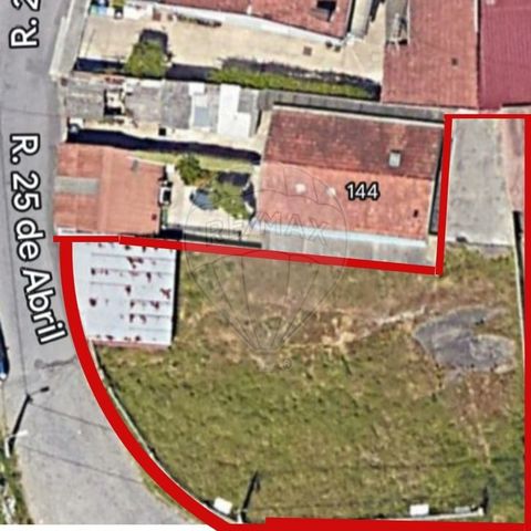 PLOT OF LAND FOR CONSTRUCTION, ONE OR TWO HOUSES, CLOSE TO THE S.JOÃO HOSPITAL AND UNIVERSITIES.   PLOT OF LAND WITH 402m2 OF TOTAL AREA. LAND WITH INFRASTRUCTURES, WATER AND ELECTRICITY. IT HAS A GARAGE ALREADY BUILT WITH 20m2. IT HAS THE FEASIBILIT...