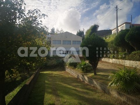 Warehouse located in the place of Lomba do Cavaleiro, parish of Povoação, with an area of 428m² inserted in a plot of land with 4180 m². The warehouse is prepared for parties, with a kitchen area, bathrooms and 2 large living rooms. The building also...