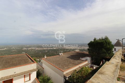 PUGLIA. Selva di Fasano HOUSE IN RESIDENCE Coldwell Banker offers for sale, exclusively, a charming home with a splendid panoramic view, within the Belvedere resident, on the Selva di Fasano. The property, in good condition, consists of an entrance h...