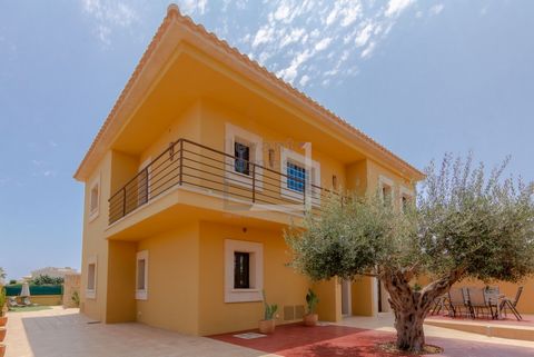 In the residential area of Sa Coma on the east coast of Mallorca, we find this large villa with swimming pool and spacious garden. The area is endowed with all the services, supermarkets, schools, commerce, health centre, it is very quiet and well co...