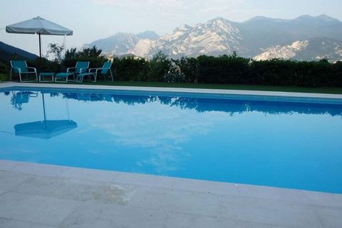 Villa, 160m², uitgerust met zwembad en tuin met barbecue, voor maximaal 20 gasten! Droomlocatie met panoramisch uitzicht op de vallei en het Gardameer