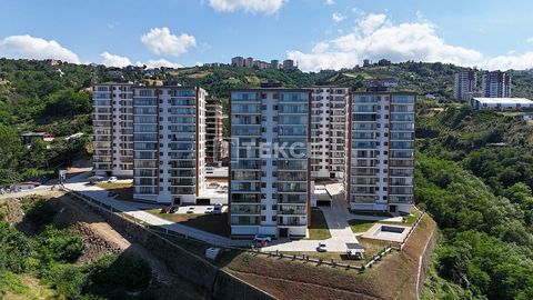 Apartamenty Inwestycyjne w Dużym kompleksie z zielenią o powierzchni 10 000 m² w Akçaabat Trabzon Apartamenty zlokalizowane są w Akçaabat, stale rozwijającej się dzielnicy Trabzon. Kompleks apartamentów znajduje się w odległości spaceru od codziennyc...