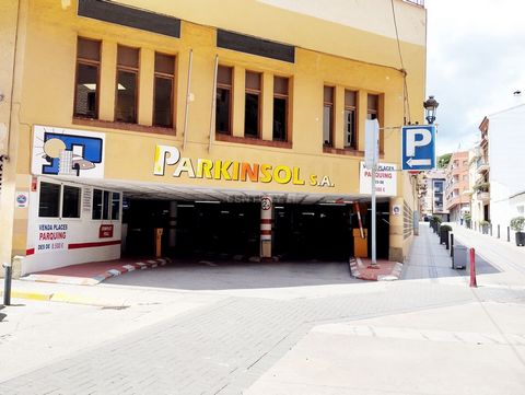 ¿Cansado de dar vueltas en Calella para aparcar tu coche? ¡Te damos la solución! Te presentamos está fantástica plaza de aparcamiento, situada en el Garaje Parkinsol de Calella, en el carrer de Sant Jaume 338. Está plaza tiene 2,38 m de ancho x 5 met...