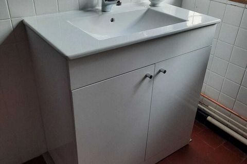 Cette authentique maison de vacances située dans la ville française de Chantenay-Saint-Imbert dispose d'une grande piscine. Le logement dispose de 2 chambres confortables et d'une mezzanine avec un lit double et un lit pour enfant. Idéal pour des vac...