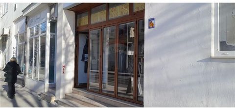 Location: Zadarska županija, Zadar, Relja. NEW ON THE MARKET! Office space on the ground floor of a residential and commercial building is for sale. Business space of 50 m2 consists of a large room, toilet, wardrobe and storage. There is a possibilit...