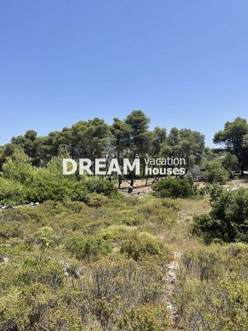 Description En vente Lopin de terre, Kiliomenos, 4.050 m2, Caractéristiques: Constructible, Prix: 90.000€ Description detaillée Terrain de 4050 m², sur la route provinciale de Zakynthos - Agios Leontas, près d'Agios Leontas. Il a un potentiel de cons...