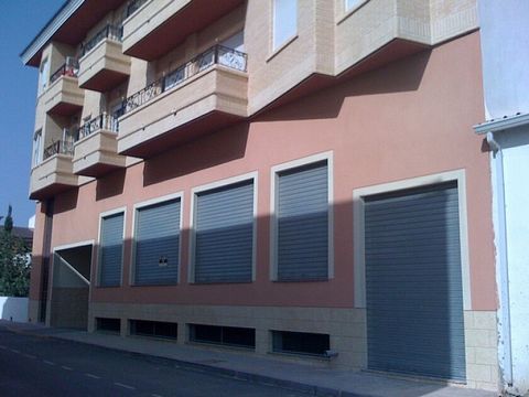 Commercial unit in Los Montesinos. Brand new commercial premises in Los Montesinos. This premises is sold in its basic form, ready to be finished in any style you wish. There is also the possibility of converting this place into 1 or 2 homes to live ...