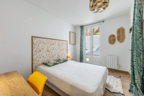 Enjoy a superb house in the heart of the 20th arrondissement, with 2 outdoor patios for those lovely summer evenings! Large 200m2 house with 10 en-suite bedrooms, a large kitchen opening onto the living room and dining room, and a laundry room in the...