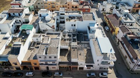 GALATINA - VIA NIZZA Dieses unabhängige Haus im Erdgeschoss von 154 m2 liegt in der Via Nizza, einem ruhigen Wohngebiet von Galatina und bietet eine große Fläche, ideal für diejenigen, die ein maßgeschneidertes Haus bauen möchten. Das Anwesen entwick...