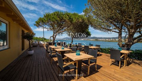 Fantástica moradia com afetação a serviços que se desenvolve num terreno de 2000m2, com acesso a praia privativa em zona tranquila e de grande atratividade turística/repouso. Este empreendimento turistico é um elegante hotel boutique localizado em Fã...