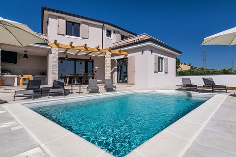 Belle villa vue mer avec piscine privée dans un village calme en dehors de la ville bondée !