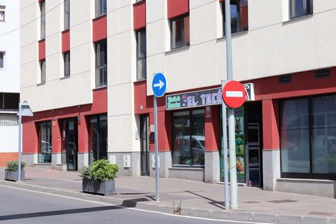 Parking à vendre dans le centre de Tacoronte. Dans une zone stratégique, une place de parking de 13,50 m² est à vendre dans le centre et la zone commerciale de Tacoronte. Idéal pour les résidents et ceux qui travaillent dans la région. Il est possibl...