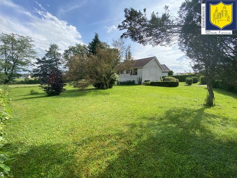 The real estate of the castle offers you a detached house on a full basement, located in the heart of the Village of Cunelières, at the gates of Belfort and Alsace, close to all amenities, bus stops, schools and major roads (Bessoncourt commercial ar...