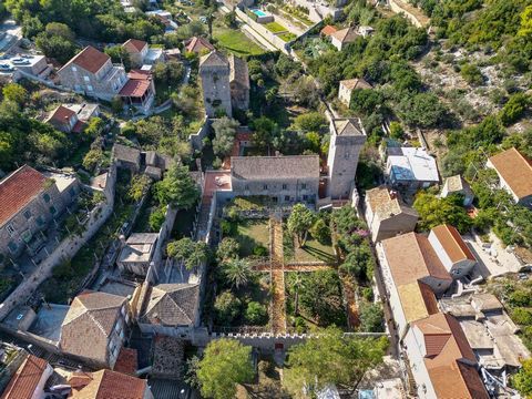 Uit het aanbod van het makelaarskantoor lichten we een unieke woning op de markt uit. Historisch zomerhuis is een levend wandtapijt van de Kroatische Renaissance. Het is gelegen op het prachtige eiland Šipan, ongeveer 17 km van Dubrovnik. Het interie...