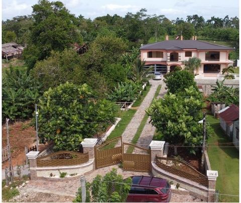 Cette propriété est située dans la municipalité de Cabrera, Nagua. Il est situé sur un terrain délimité de 1 315 mètres carrés, qui offre amplement d’espace pour profiter de la nature et de l’intimité. À seulement 10 minutes des belles plages La mais...