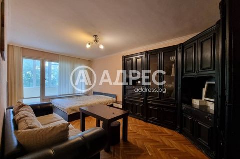 Cozy, compact and timeless one-bedroom apartment. It consists of: a large living room with a terrace, a bedroom and a kitchen with access to a second terrace, a bathroom with a toilet. The apartment has new windows, electrical installation and risers...