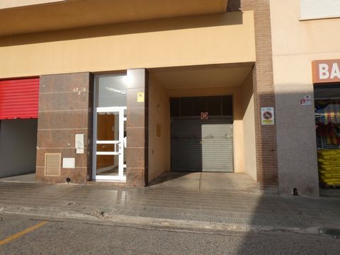 For sale double parking space with storage room of 25 m2 with large door. Opportunity!!