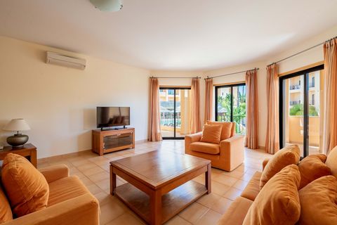 Located on the 1st floor of the award-winning Estrela da Luz Resort, is this very spacious 3 bedroom apartment overlooking the pool. The apartment is sold fully furnished and ready to live in. The resort features heated indoor and outdoor pools, saun...