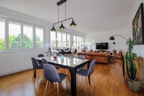 C'est à Montceau les Mines et proche de toutes commodités que vous trouverez ce superbe appartement de 145 m² avec de beaux volumes dans une résidence avec ascenseur Dès votre arrivée le hall d'entrée immense donne le ton ! Des volumes, de la luminos...