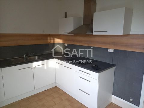 *** SOUS OFFRE ACCEPTÉE *** COMPROMIS EN COURS *** TARBES Ouest dans résidence sécurisée, agréable T3 d'env 65m², comprenant une entrée carrelée desservant un salon vue sur espaces-verts, une cuisine meublée indépendante, 2 chs, dressing et placards ...