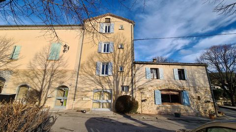 En Haute-Provence, dans le charmant village de Cruis, à 20mn de Forcalquier, ensemble immobilier rénové d'environ 200m², comprenant 3 appartements de type T2 ainsi qu’un local commercial. Au rez-de-chaussée, un local à vocation commerciale d’environ ...