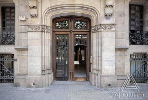 Bureau/Commercial exclusif à c/Mallorca (La Dreta de l’Eixample) Quadrat d’Or~~Immergez-vous dans le charme de l’Eixample avec Arquitec et découvrez ce bureau spectaculaire sur l’emblématique Calle Mallorca. D’une superficie de 198m2, cet espace alli...