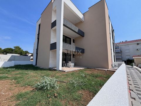 ZADAR, DIKLOVAC - Apartament 350m od morza, S3 Na sprzedaż piękny nowo wybudowany apartament w wyjątkowej lokalizacji w pobliżu plaży Borik, plaży Uskok, przystani Borik i licznych udogodnień. Mieszkanie znajduje się na pierwszym piętrze budynku skła...