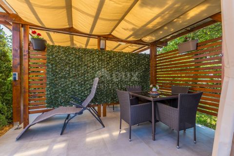 Location: Primorsko-goranska županija, Malinska-Dubašnica, Malinska. MALINSKA, KRK ISLAND - One-room apartment with garden This one-room apartment with a nice garden is located in Malinska. It is located in the basement of the building and has 37 m2....